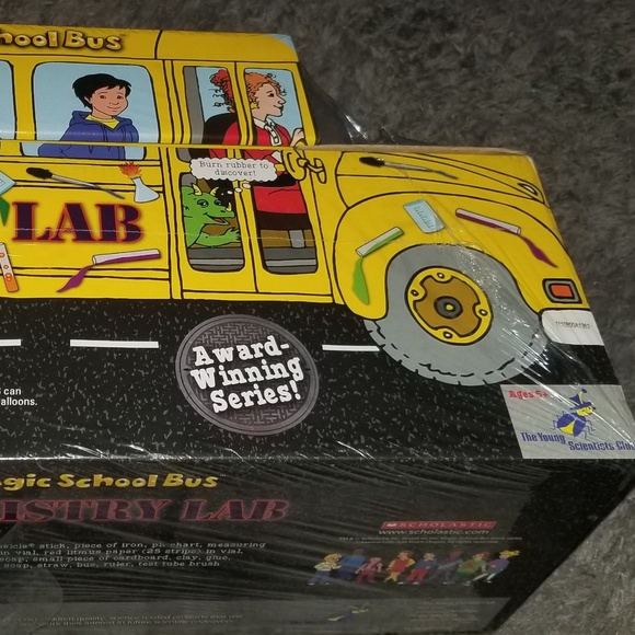 Young Scientists Club The Magic School Bus Chemistry Lab New - Picture 2 of 3